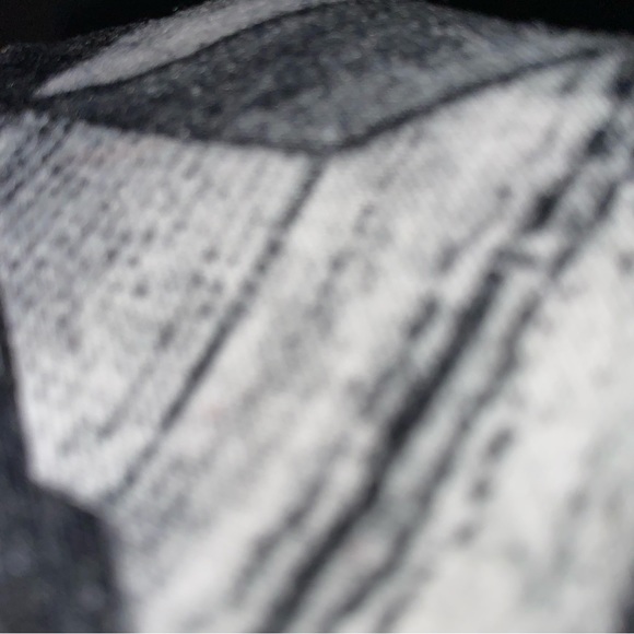 LuLaRoe Long-Sleeved Hudson Unisex Top -Size XL (18-20) -Black/white/grey design - Picture 4 of 9